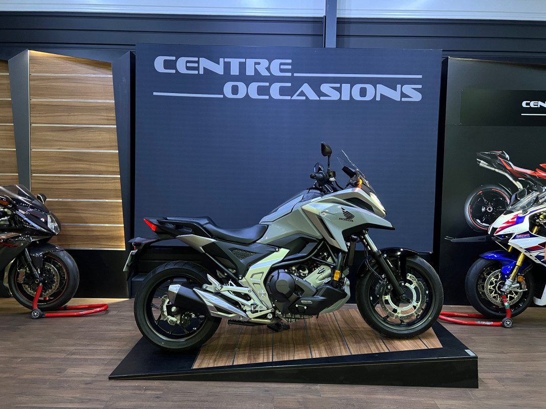 YAMAHA XSR 900 ESPACE 7  FEYTIAT 